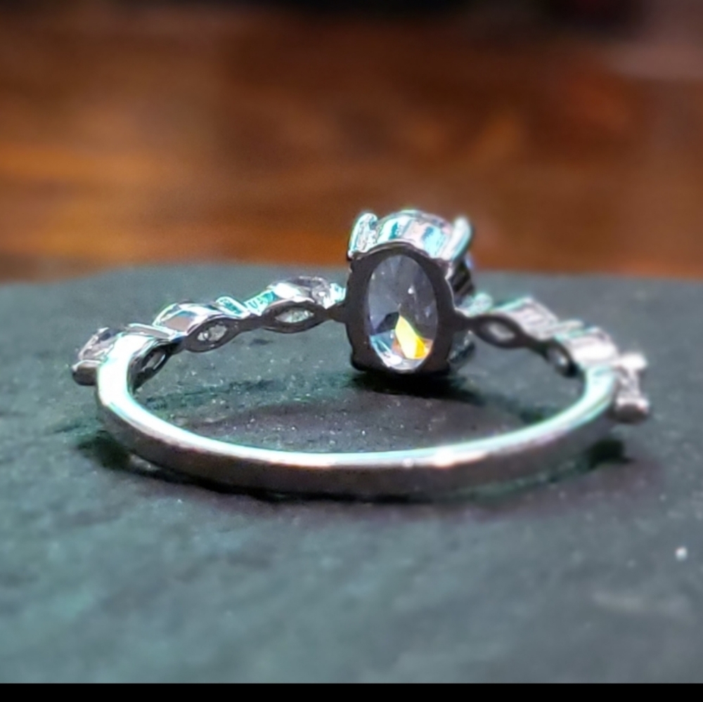 🆕 Silver & Diamond Crystal Ring 🆕 - Picture 9 of 15